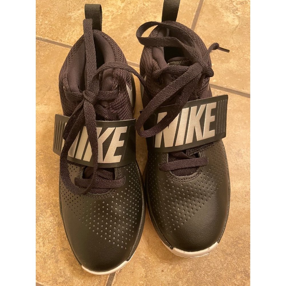 Nike Team Hustle D 8 Shoes in Black/White/Metallic Silver